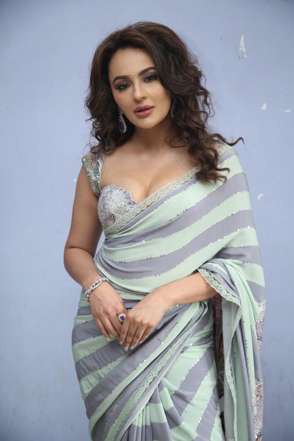 Seerat Kapoor (155)