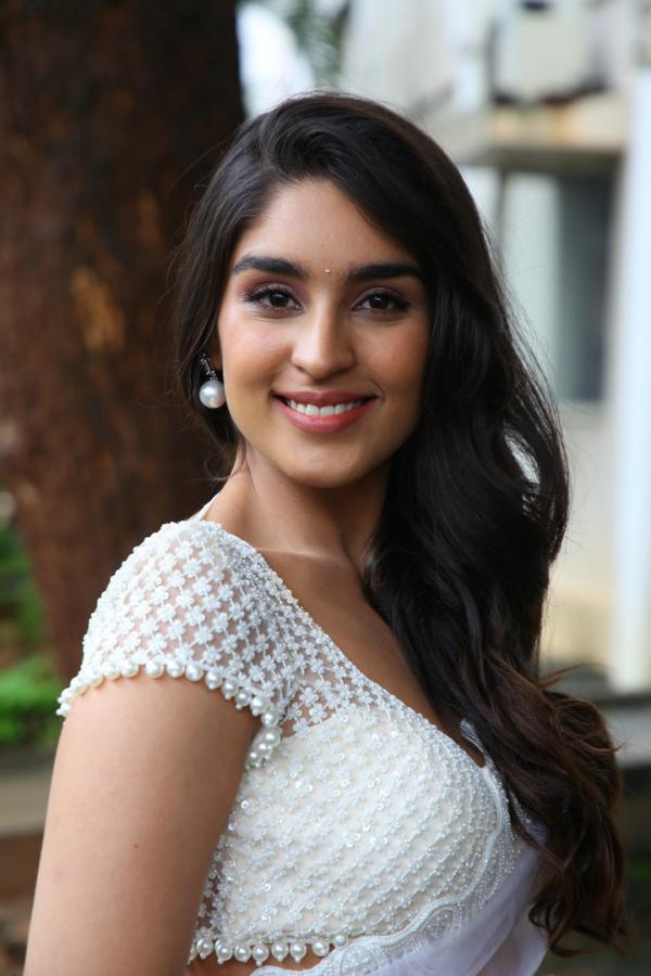 Yukti Thareja (1)