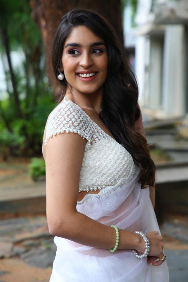 Yukti Thareja (26)