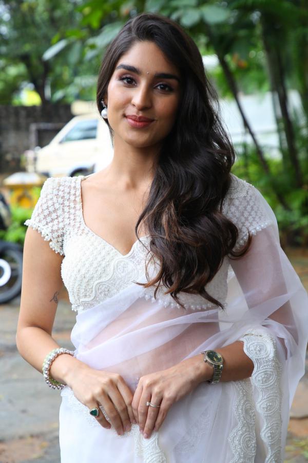 Yukti Thareja (39)