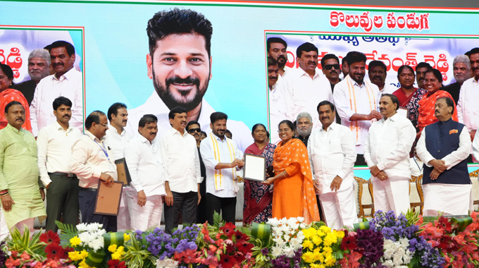 Cm Revanth Reddy Appeals To Gpos To Explain People About The Misdeeds Of Brs Rule