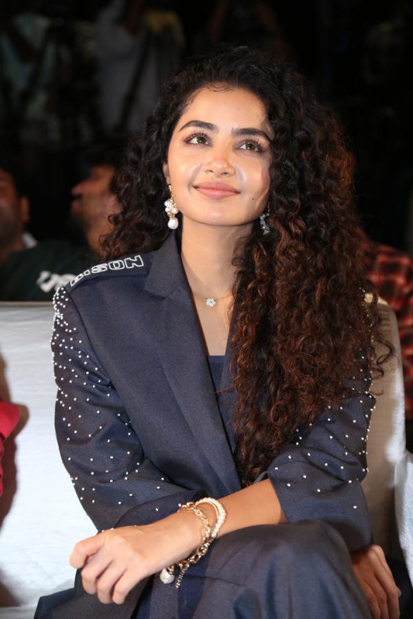 Anupama Parameswaran (16)