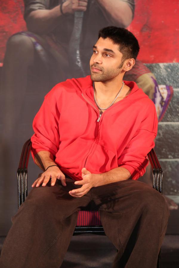 Dhruv Vikram (18)