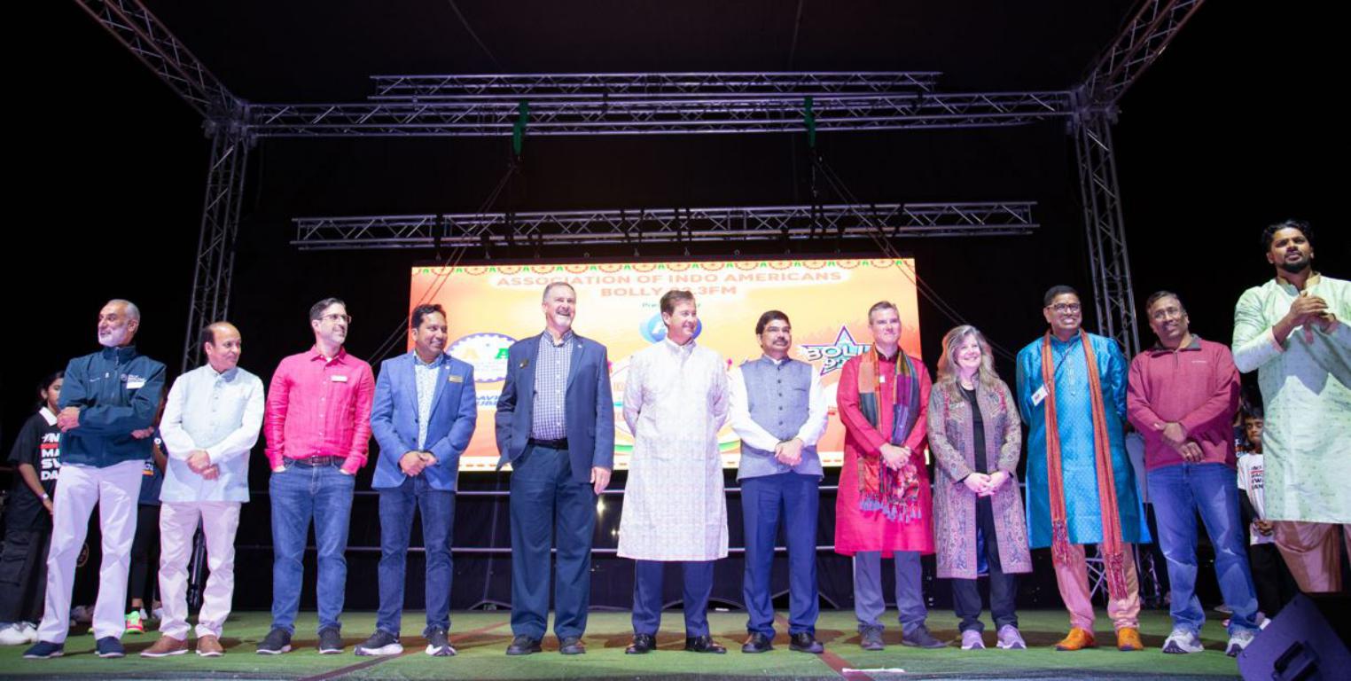 Dignitaries on the stage