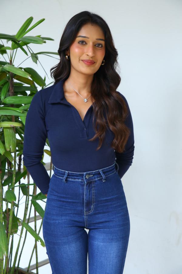 Niharika NM (21)