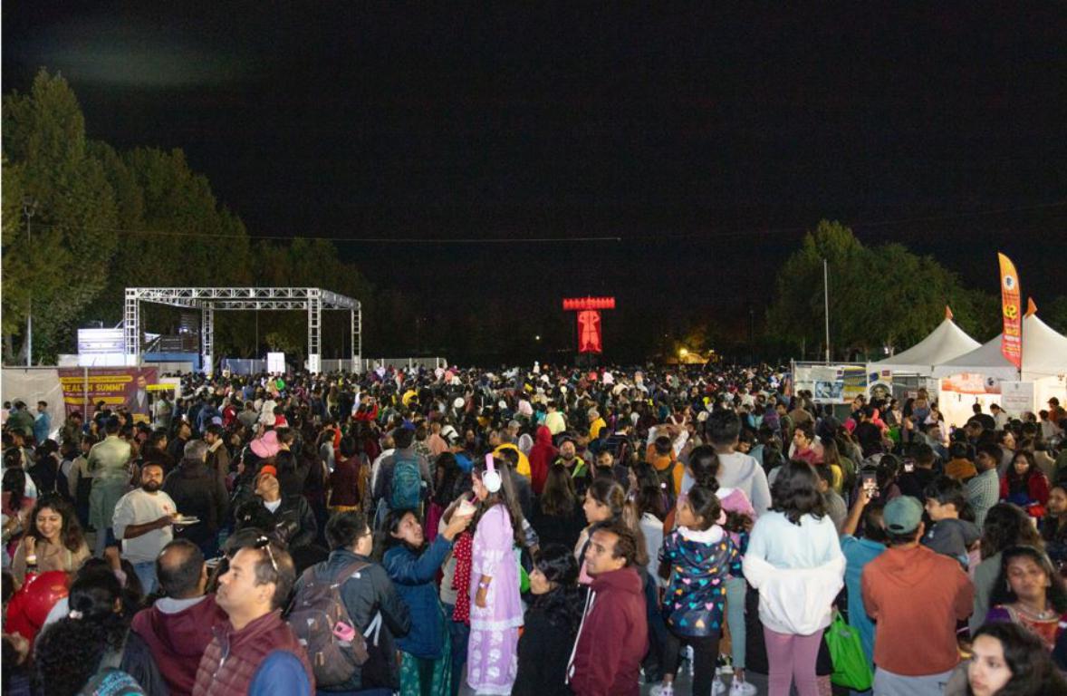 People viewing Ravan effigy