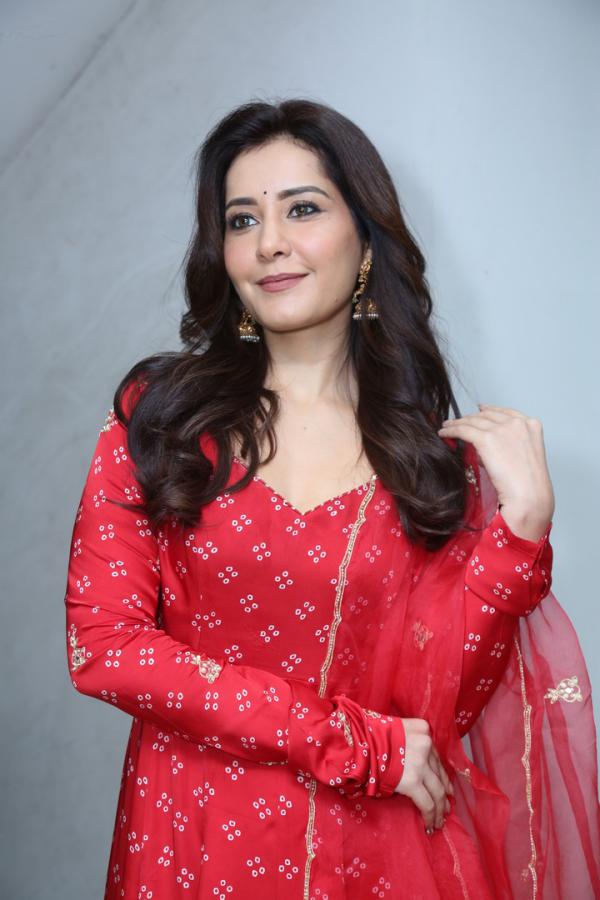 Raasi Khanna (109)