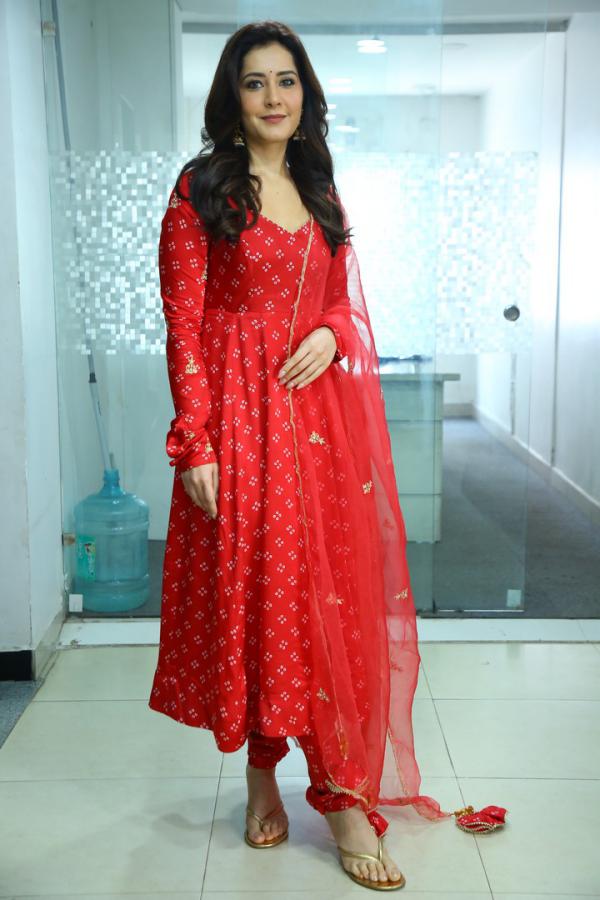 Raasi Khanna (130)