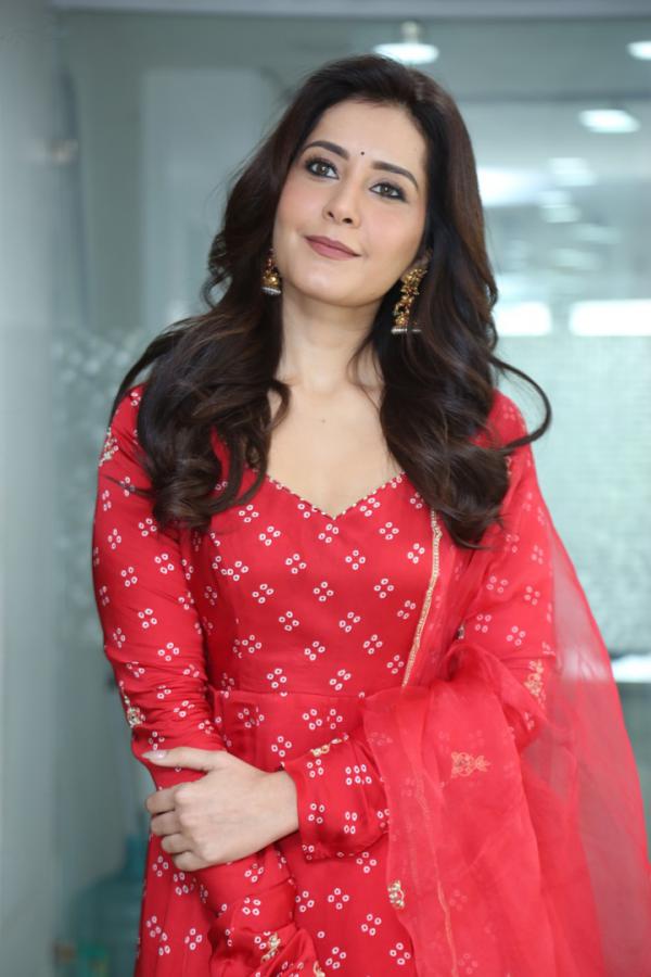 Raasi Khanna (45)