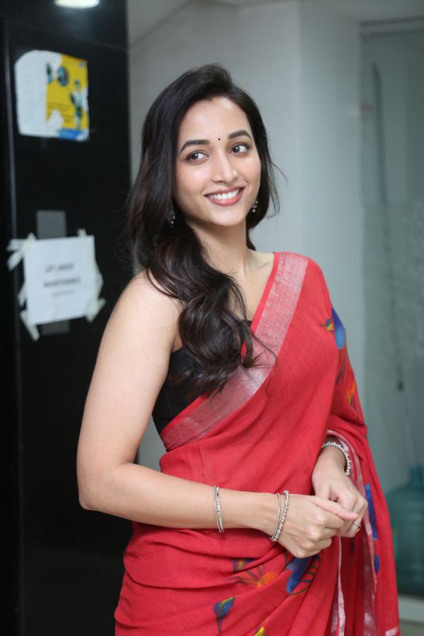 Srinidhi Shetty (40)