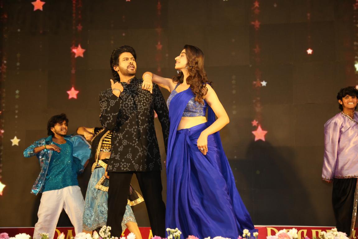 Anaganaga Oka Raju (34)