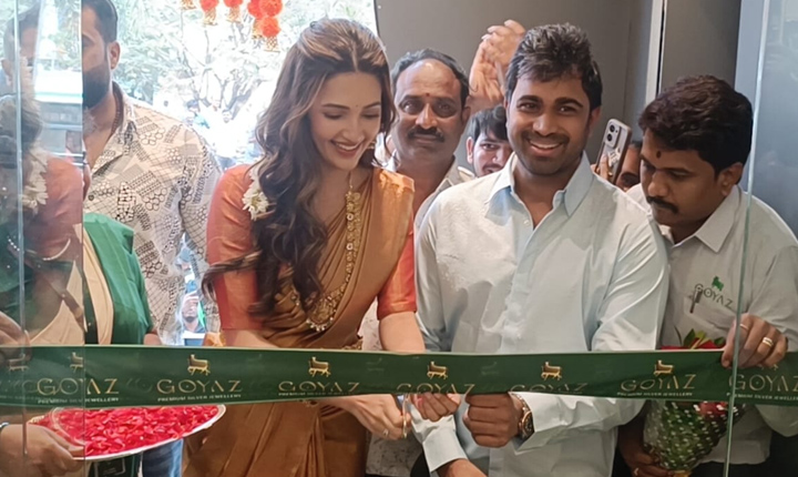 Actress Neha Shetty Inaugurates Goyaz Silver Jewellery Showroom at Bhimavaram Actress Neha Shetty Inaugurates Goyaz Silver Jewellery Showroom At Bhimavaram