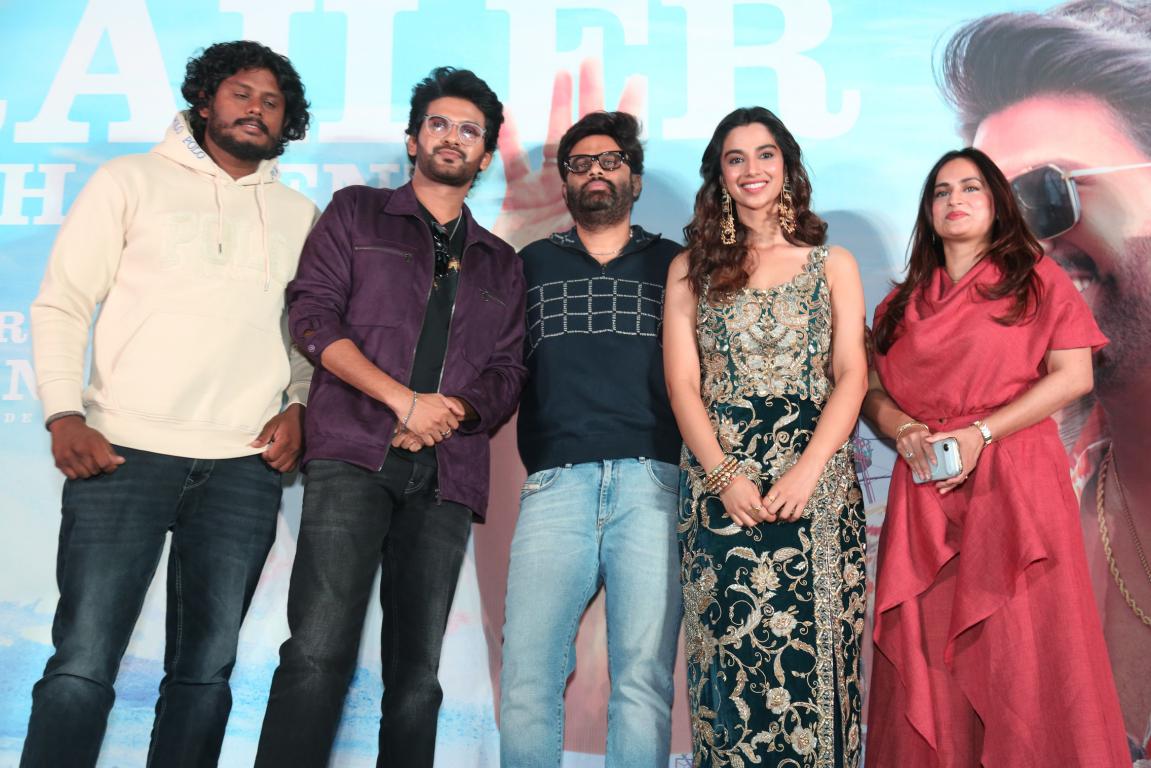 ANAGANAGA OKA RAJU (36)