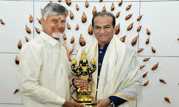 Cm Chandrababu Naidu Felicitates Padma Shri Awardee Dr Vijay Anand Reddy