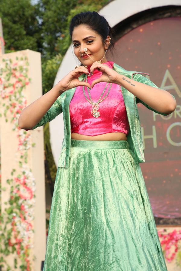 Sreemukhi (2)
