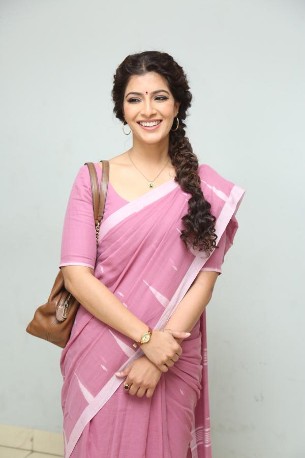 Varalakshmi Sarathkumar (10)