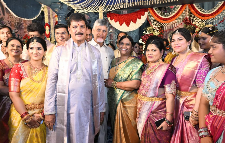 CM Chandrababu Attend Dhulipalla Daughter Wedding