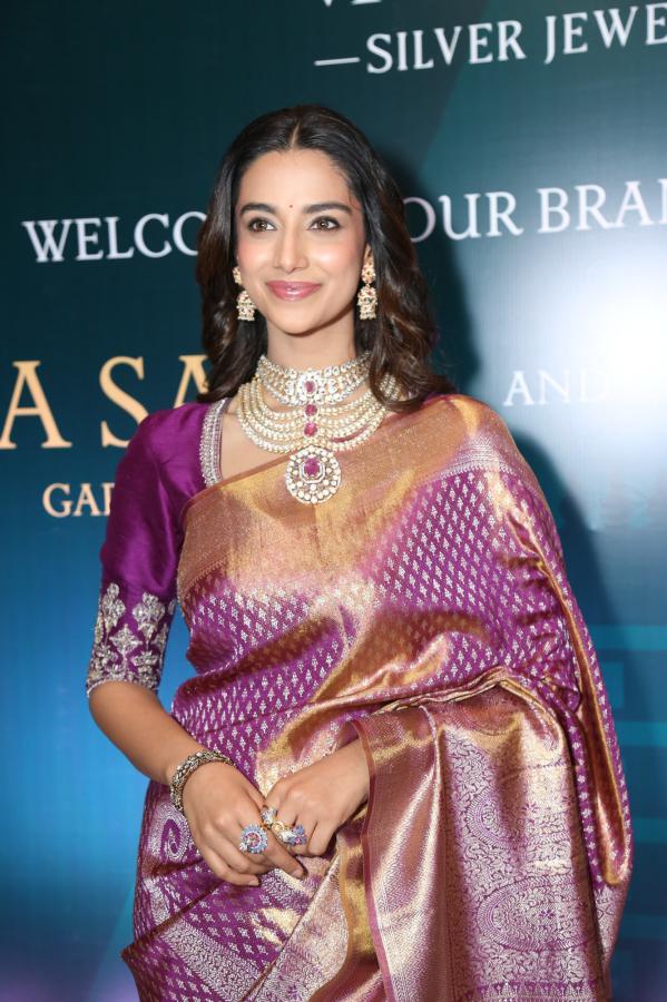 Meenakshi Chaudary (41)