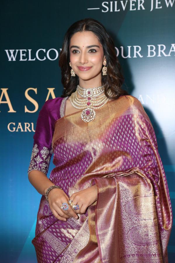 Meenakshi Chaudary (42)