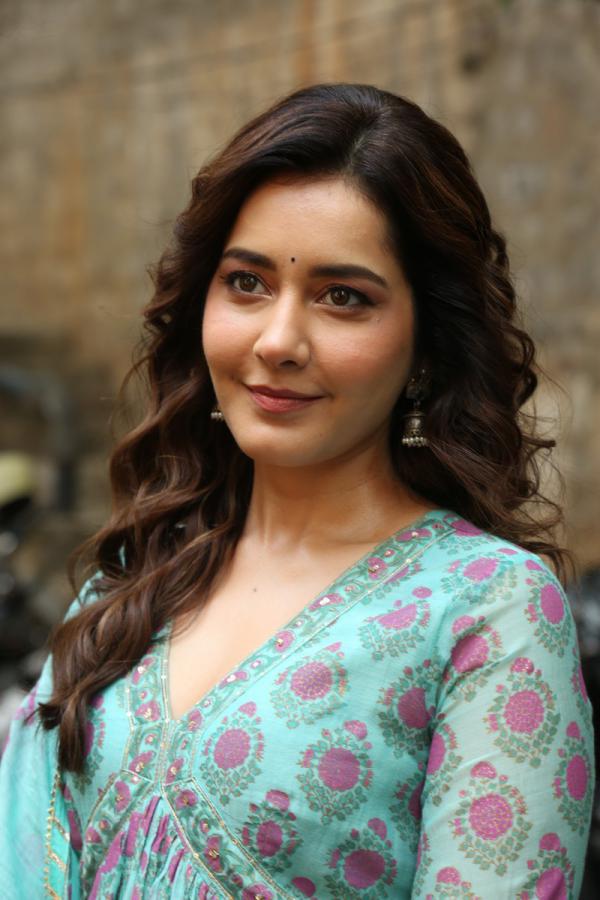 Raashi Khanna Interview