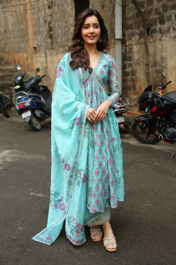Raashi Khanna (63)