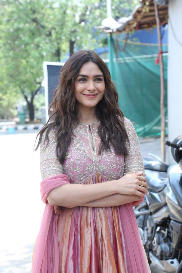 Mrunal Thakur Stills