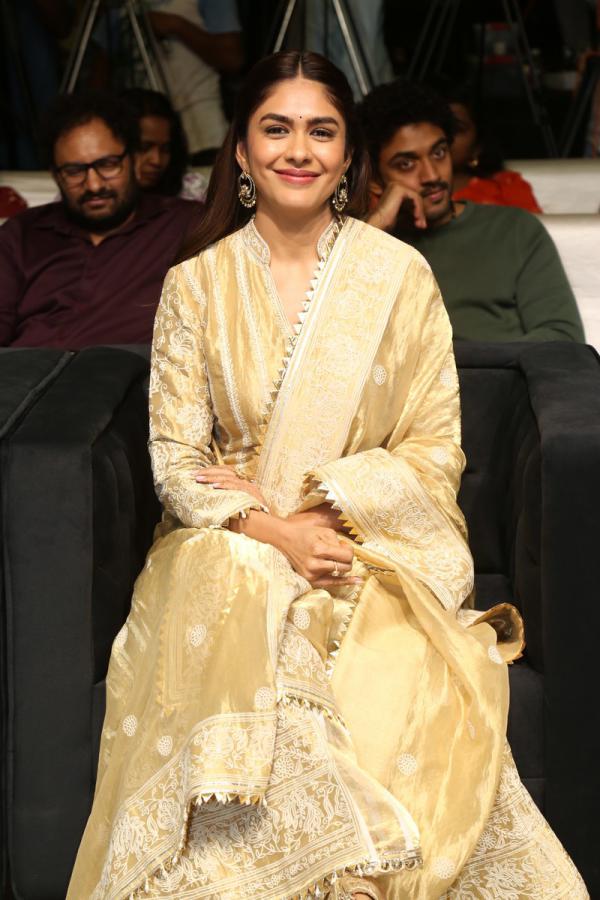 Mrunal Thakur Stills