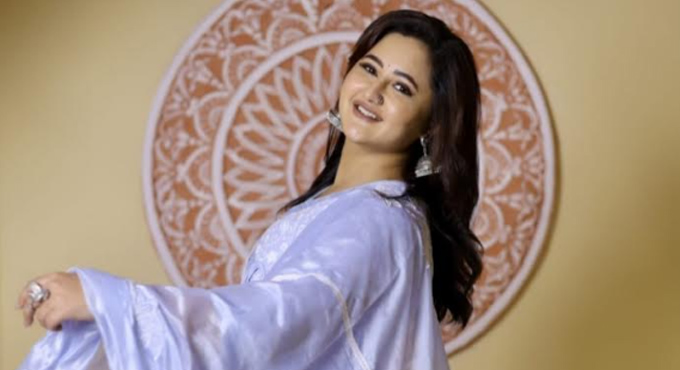 Rashami Desai Turns a New Leaf with ‘Raaga’ Rashami Desai Turns a New Leaf with ‘Raaga’