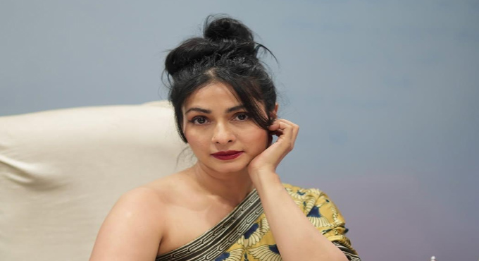 A Humorous Take on Inflation: Tanishaa Mukerji Wins Hearts A Humorous Take on Inflation: Tanishaa Mukerji Wins Hearts