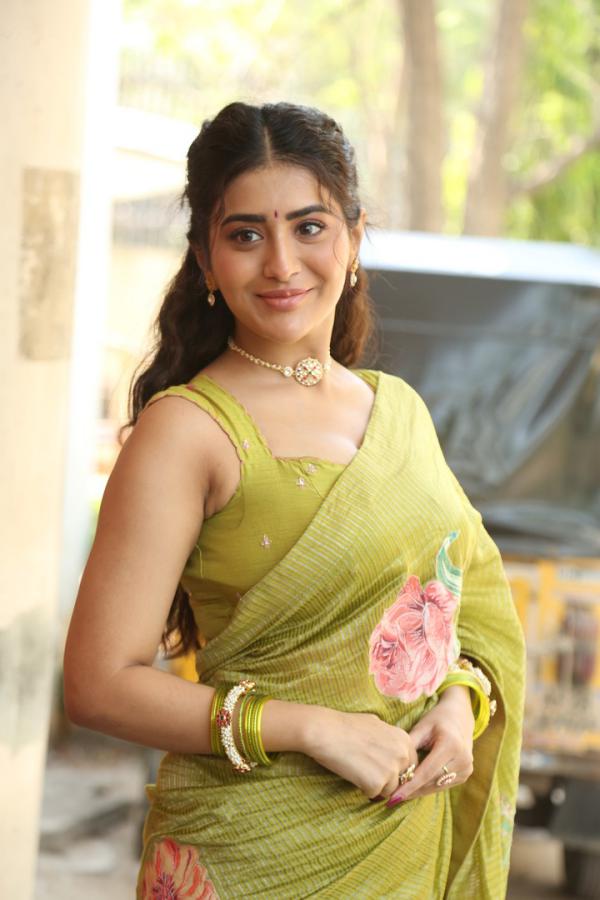 Rashi Singh (17)