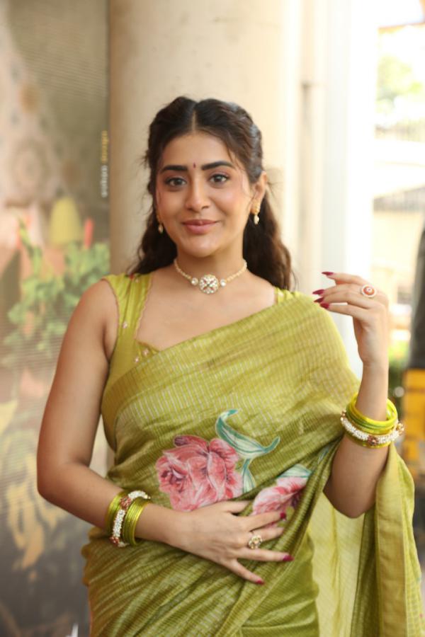 Rashi Singh (37)