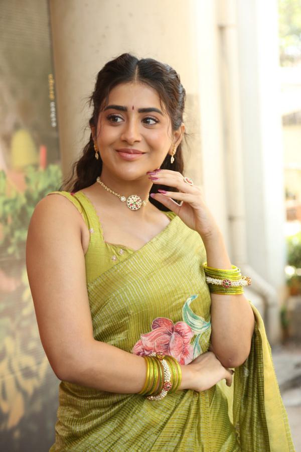 Rashi Singh (39)