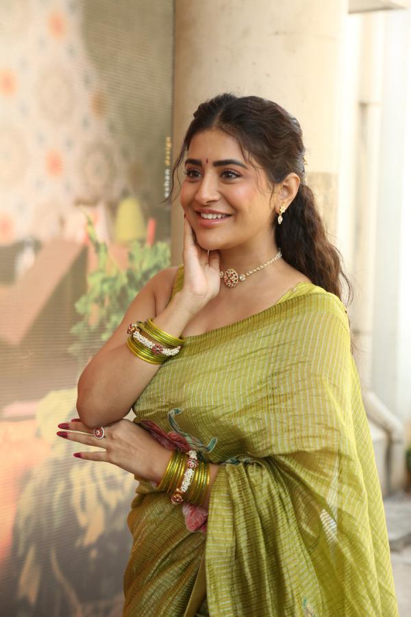 Rashi Singh (48)