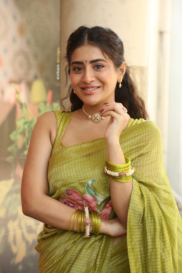 Rashi Singh (58)