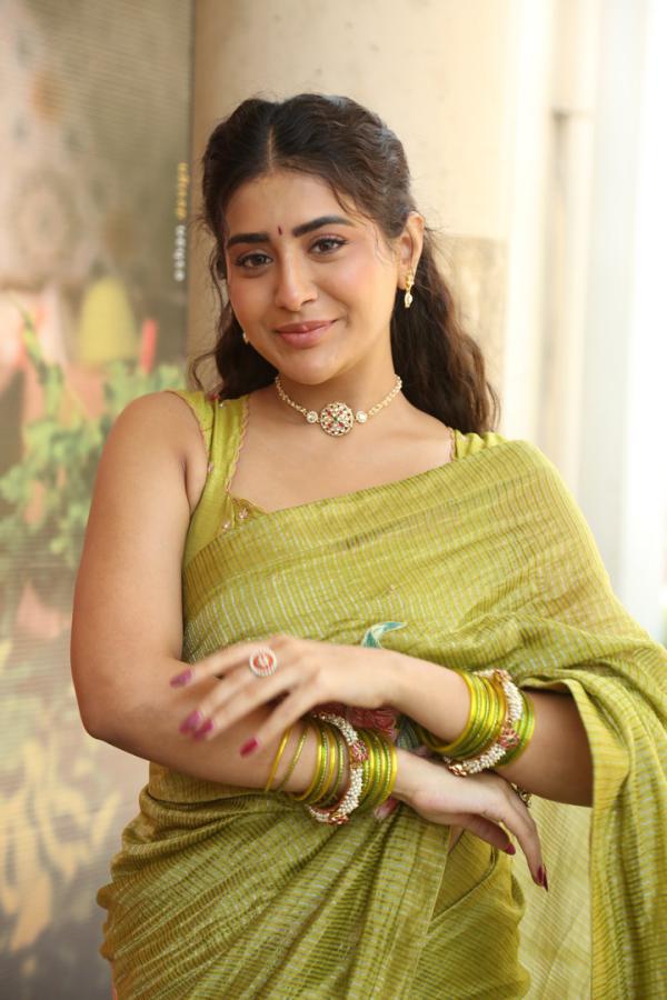 Rashi Singh (59)