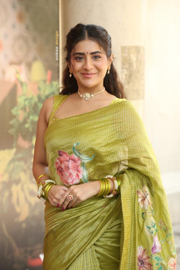 Rashi Singh (73)
