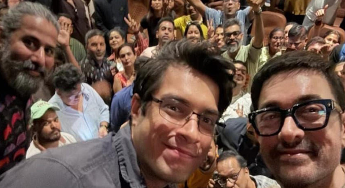 Aamir & Junaid Surprise Fans at ‘Ek Din’ Screening Aamir & Junaid Surprise Fans at ‘Ek Din’ Screening