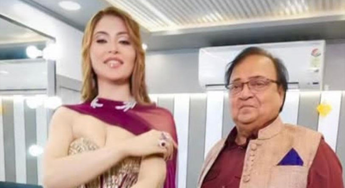 Urvashi Rautela’s Power-Packed Dance with Rakesh Bedi Wins the Internet Urvashi Rautela’s Power-Packed Dance with Rakesh Bedi Wins the Internet