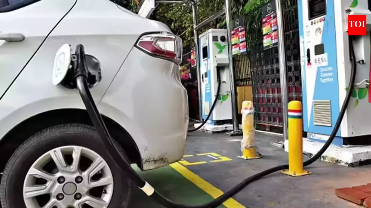 Delhi Mandates Total Ev Transition Bans New Petrol And Cng Registrations In Phased Crackdown 