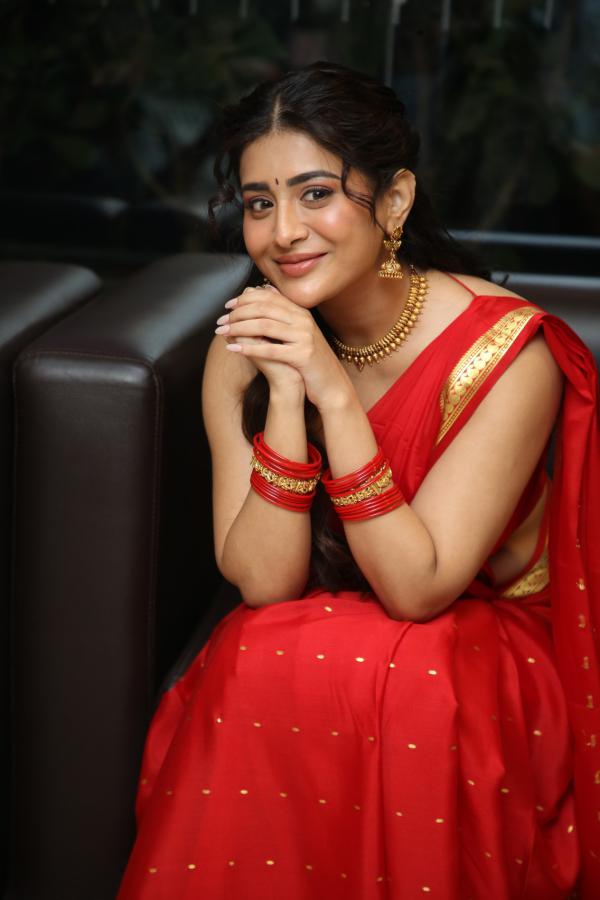 Raashi Singh (9)