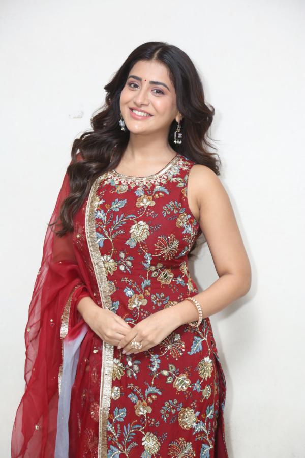 Rashi Singh (18)