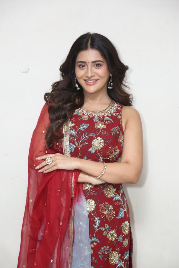 Rashi Singh (37)