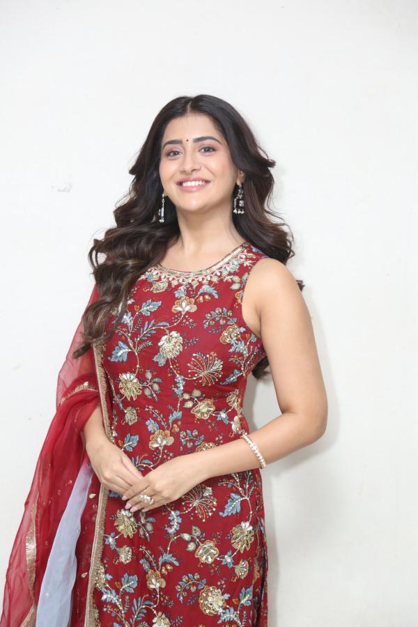 Rashi Singh (45)