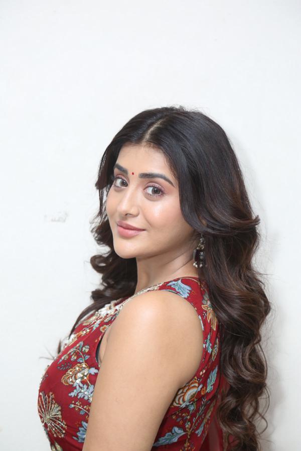 Rashi Singh (58)