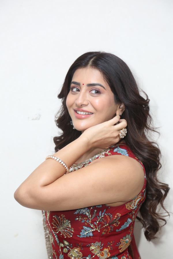 Rashi Singh (67)