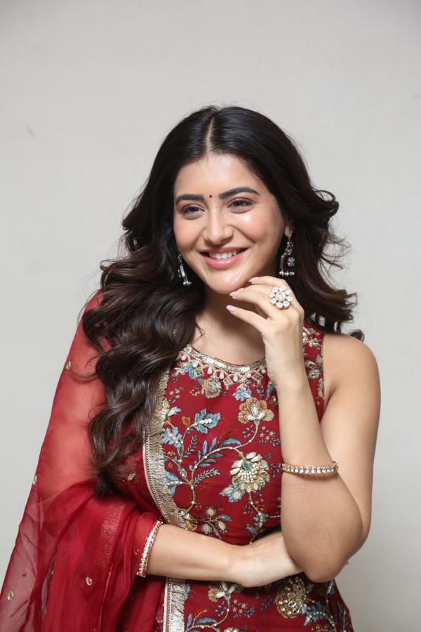 Rashi Singh (81)
