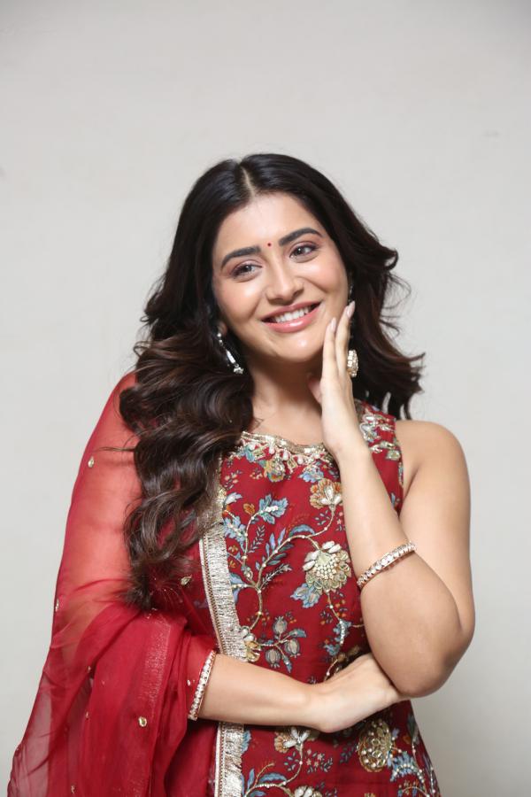 Rashi Singh (87)