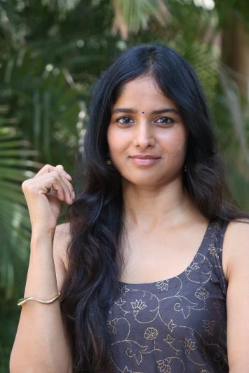Shalini (25)