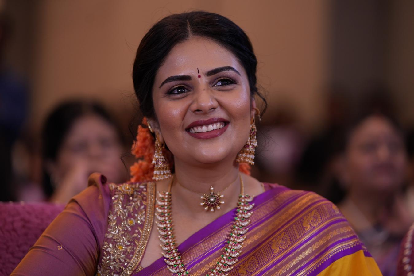Sreemukhi (1)