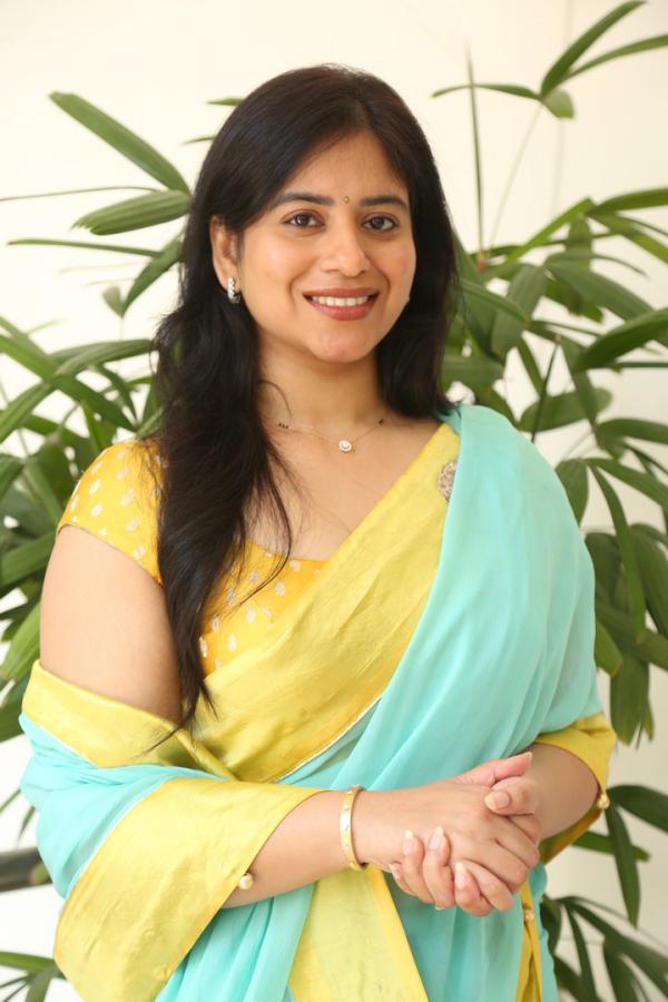 Niharika Dasari (20)